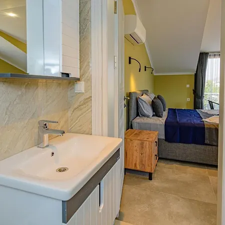 Soeguet 3 - 4 Bedroom With Jacuzzi In * Фетхие