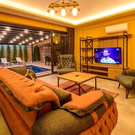 Soeguet 3 - 4 Bedroom With Jacuzzi In Fethiye