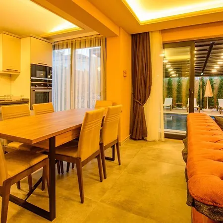 Soeguet 3 - 4 Bedroom With Jacuzzi In Фетхие