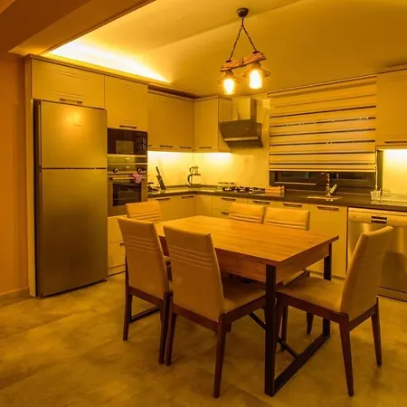 Soeguet 3 - 4 Bedroom With Jacuzzi In Villa Fethiye