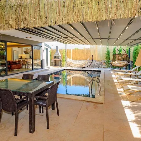 Söğüt 3 - 4 Bedroom With Jacuzzi In *
