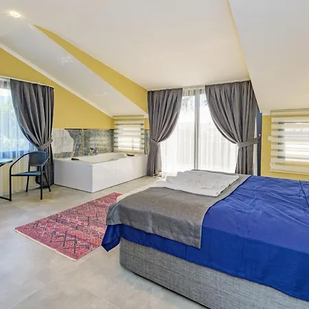 Villa Söğüt 3 - 4 Bedroom With Jacuzzi In *