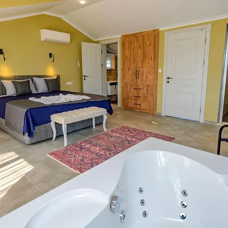 Soeguet 3 - 4 Bedroom With Jacuzzi In Фетхие
