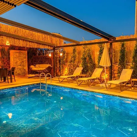 Soeguet 3 - 4 Bedroom With Jacuzzi In Фетхие