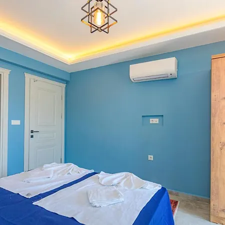 Soeguet 3 - 4 Bedroom With Jacuzzi In Villa Fethiye