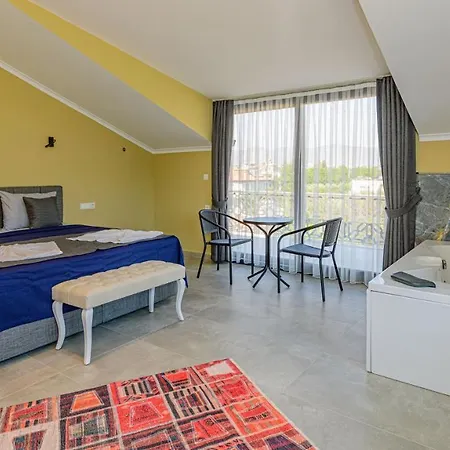 Villa Söğüt 3 - 4 Bedroom With Jacuzzi In