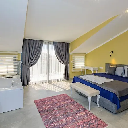 Вилла Soeguet 3 - 4 Bedroom With Jacuzzi In Фетхие
