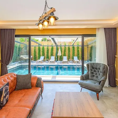Villa Söğüt 3 - 4 Bedroom With Jacuzzi In