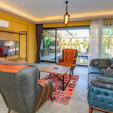 Soeguet 3 - 4 Bedroom With Jacuzzi In Фетхие