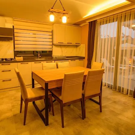 Söğüt 3 - 4 Bedroom With Jacuzzi In