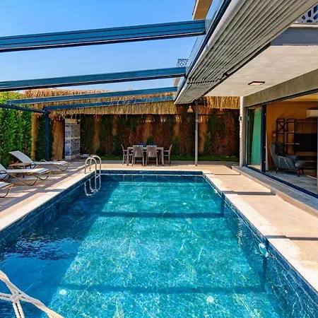 Villa Soeguet 3 - 4 Bedroom With Jacuzzi In